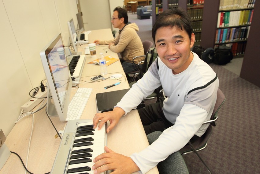 Student using library midi keyboard
