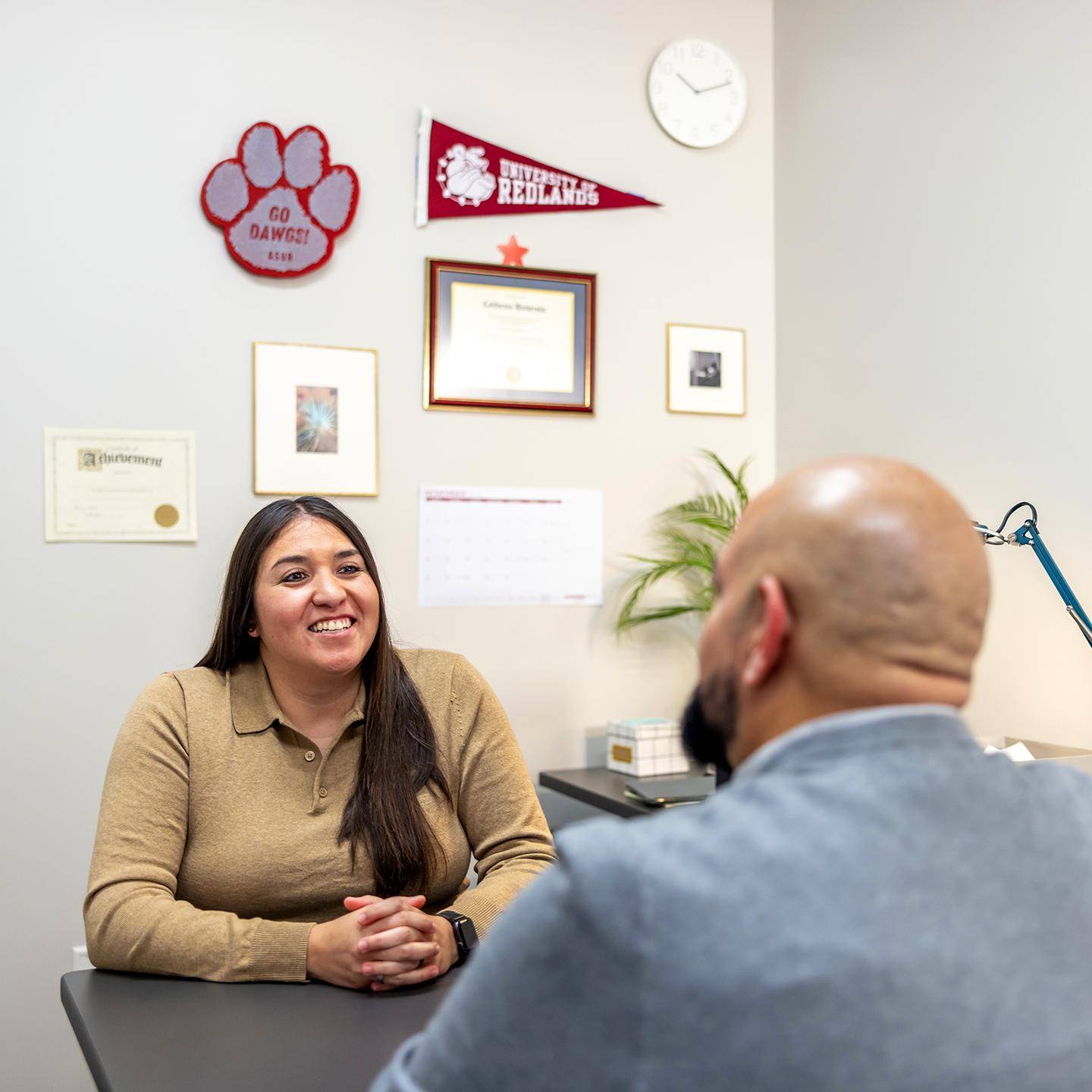 student having a discussion with an advisor