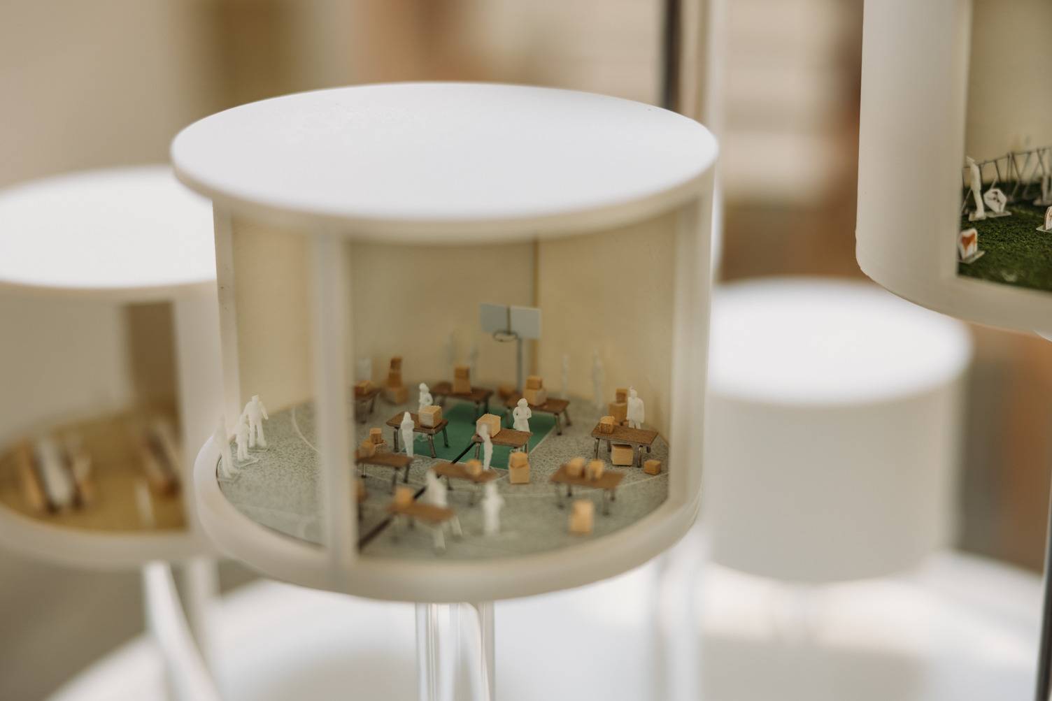 a model of a room with tables and chairs