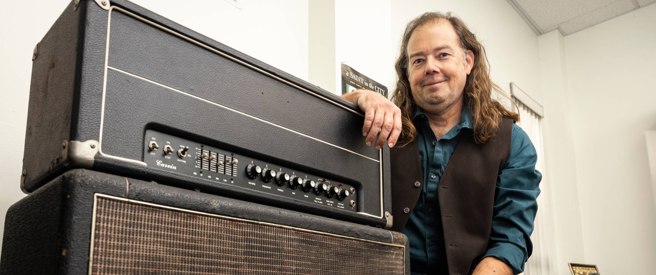 a person leaning on a amplifier