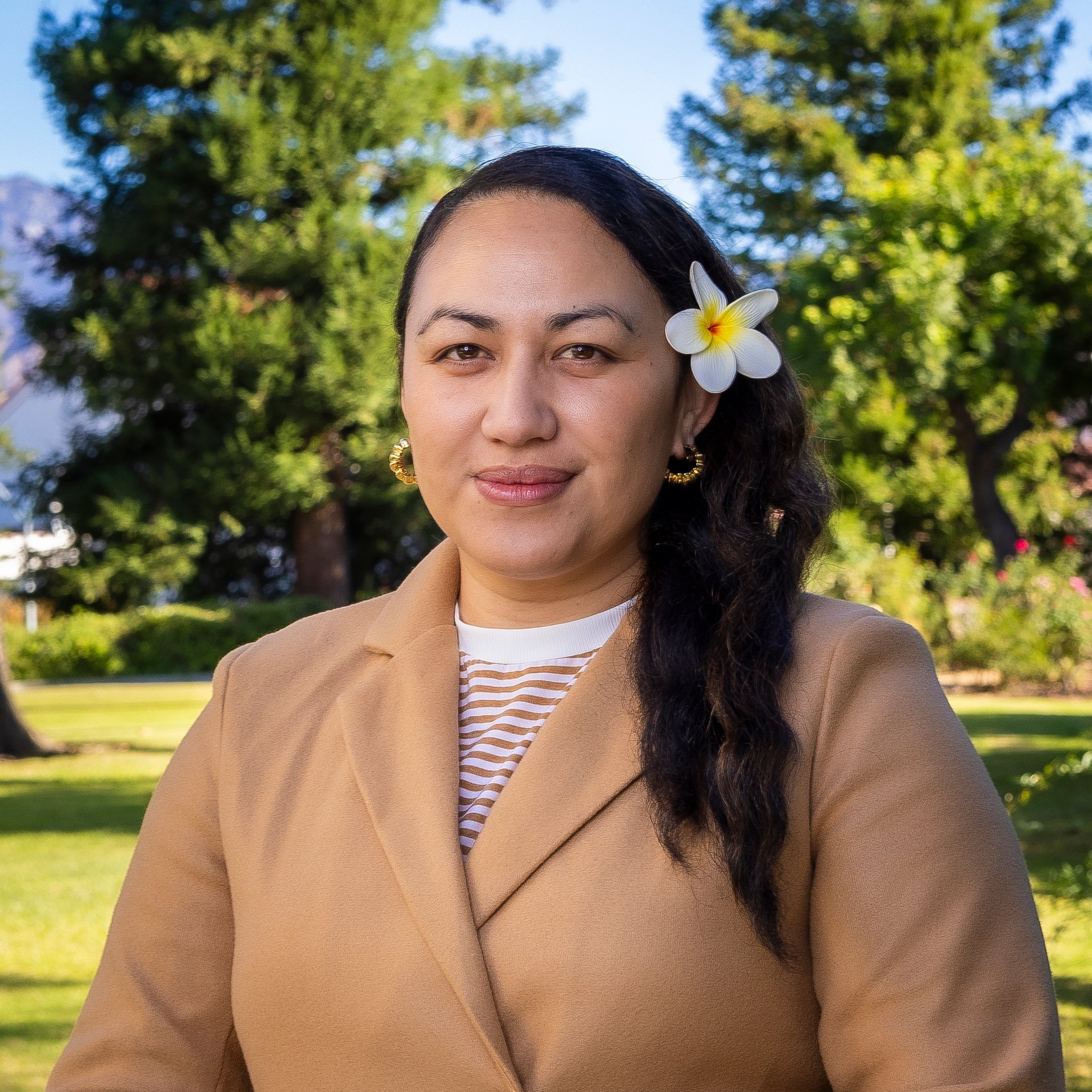 a woman with a flower in her hair