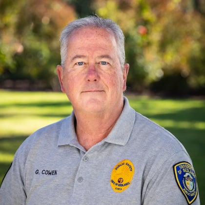 a man in a grey shirt