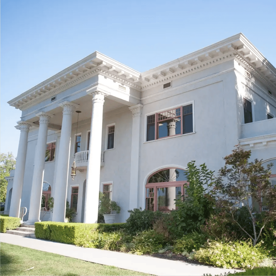 a white building with columns