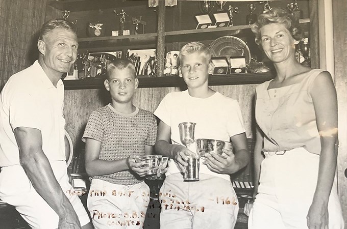Coach Jim Verdieck (far left) and wife Fepie Verdieck (far right) pose with their sons, National Runner-Ups Randy Verdieck ’72 (second left) and Doug Verdieck ’70 (second right), in Chattanooga, Tennessee in 1961. (Photo courtesy of Doug Verdieck ’70)