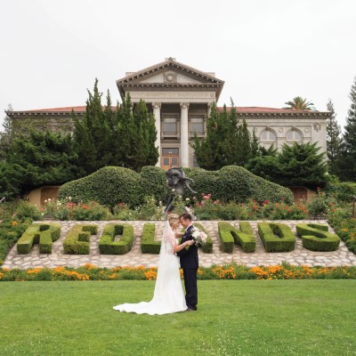 Bride and groom on the Administration Lawn 